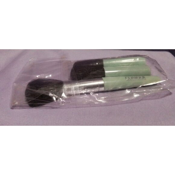 Clinique Makeup Brush Set Mint Green For Professional Application & Blending - Picture 1 of 2